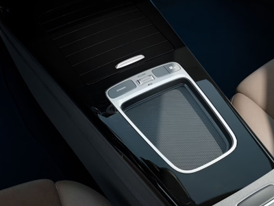 redesigned-centre-console_cla_interior-design-and-equipment-highlights-tab_400-x-300